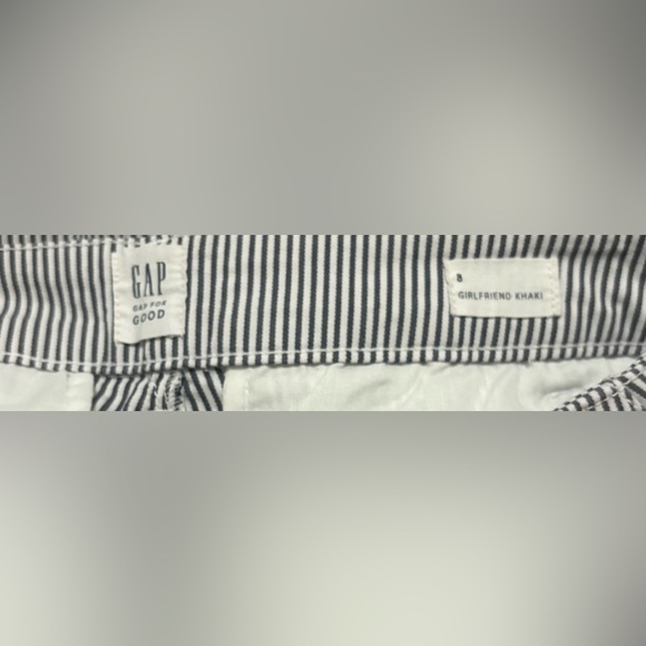 Gap women’s size 8 blue and white striped capris - Picture 3 of 4
